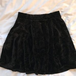 BLACK VELVET FOREVER 21 SKATER SKIRT 🖤 (copy)